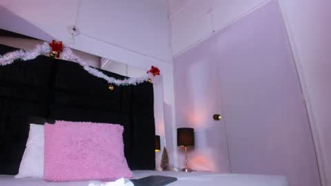 Snapshot of mia_garcia2 chatting on 12/18/24, 10:02 MIA online show from 12/18/24, 10:02