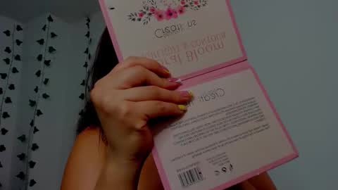 Snapshot of mia_garcia2 chatting on 09/18/25, 09:28 MIA online show from 09/18/25, 09:28