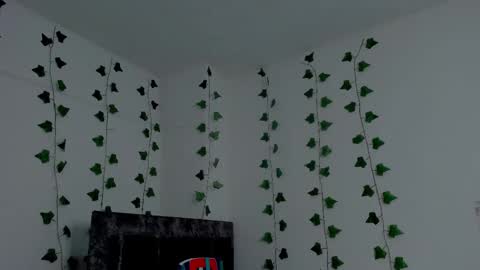 Snapshot of mia_garcia2 chatting on 10/21/25, 09:15 MIA online show from 10/21/25, 09:15