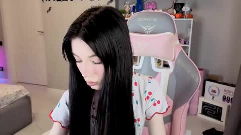 Snapshot of mia_gothh chatting on 11/18/25, 03:16 MIA HELP ME REACH 100 LIKES online show from 11/18/25, 03:16