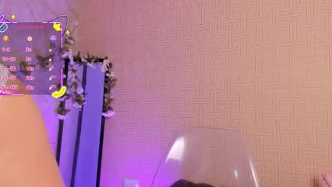 Mia online show from 09/24/25, 11:13