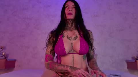 mia_hill1_ online show from 07/04/26, 08:15