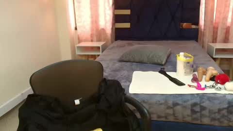  MIA HOLLY  online show from 10/18/25, 07:47