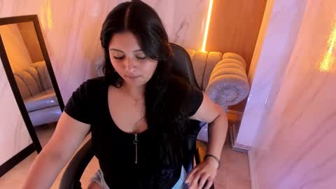 Mia online show from 10/06/25, 08:28