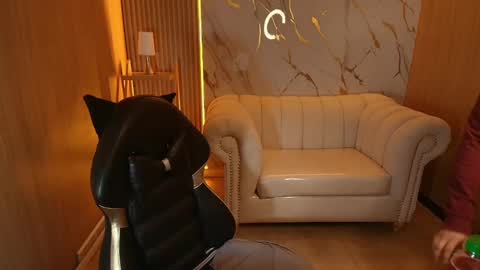 Mia online show from 10/08/25, 04:26