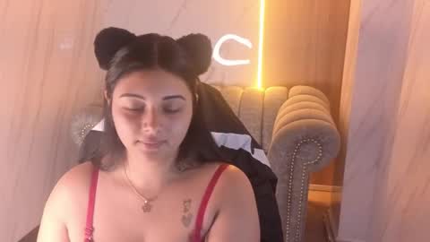 Mia online show from 10/28/25, 01:25