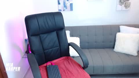 Snapshot of mia_hrpr_01 chatting on 09/14/25, 03:05 Mia online show from 09/14/25, 03:05
