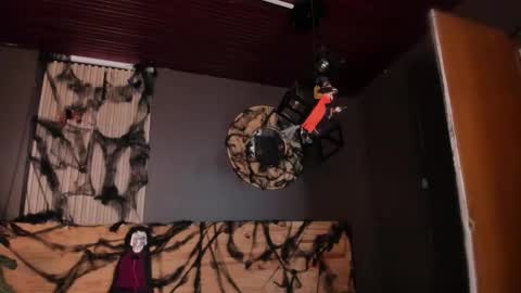 Val  online show from 10/23/25, 11:42