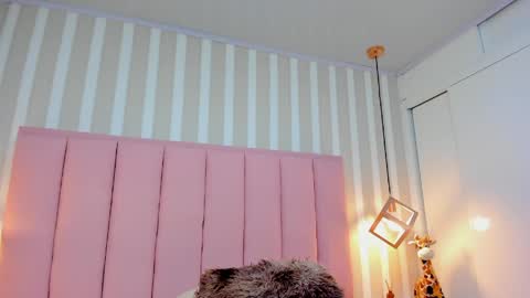 Snapshot of mia_jons20 chatting on 05/11/26, 02:45 Naomi online show from 05/11/26, 02:45