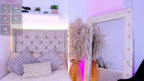 mia_juicy_ online show from 10/18/25, 09:26