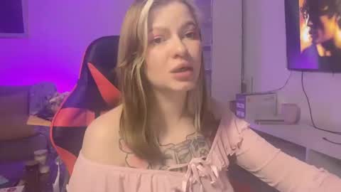 Snapshot of mia_kamp chatting on 02/14/26, 05:43 Mia online show from 02/14/26, 05:43