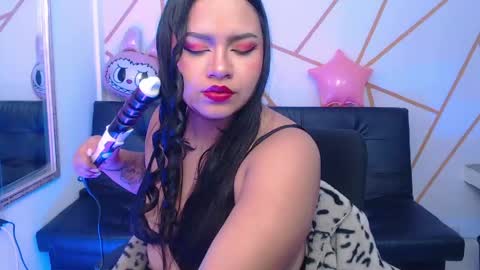 Snapshot of mia_kraviz chatting on 05/20/26, 12:44 mia_kraviz online show from 05/20/26, 12:44