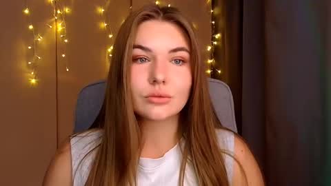mia_lemm online show from 09/12/25, 08:14