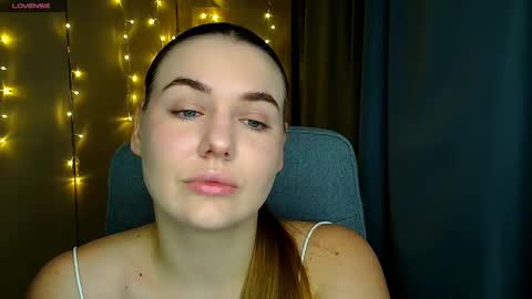 mia_lemm online show from 10/23/25, 06:34