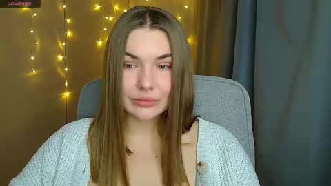 mia_lemm online show from 11/21/25, 07:18
