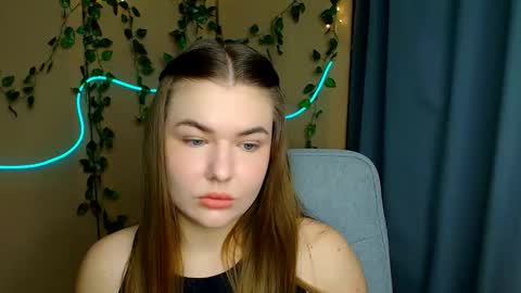 mia_lemm online show from 03/04/26, 07:03