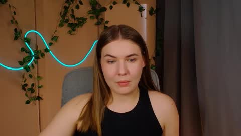 mia_lemm online show from 05/07/26, 06:52