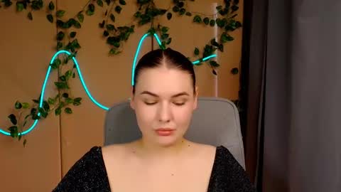 mia_lemm online show from 05/11/26, 06:30