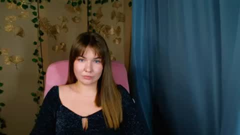 mia_lemm online show from 07/14/26, 10:21