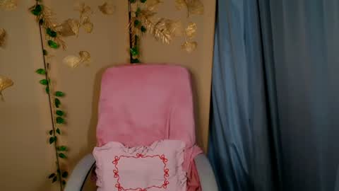 mia_lemm online show from 07/24/26, 07:06