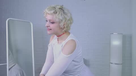 mia_ll1 online show from 09/11/25, 12:27