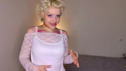 mia_ll1 online show from 09/12/25, 01:44