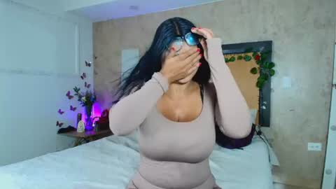 MIALOPEZ      .     Y      .      online show from 07/28/26, 06:07