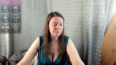 mia_lores online show from 10/21/25, 09:32