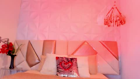 Mia  online show from 10/17/25, 08:00