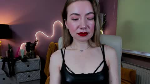 Mia online show from 09/25/25, 07:01