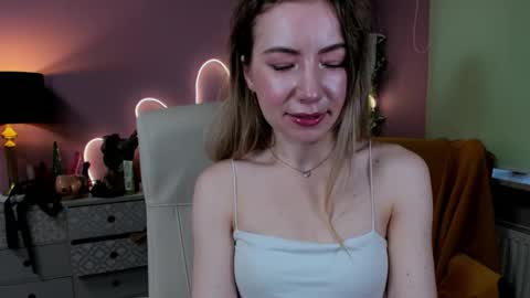 Mia online show from 10/10/25, 07:07