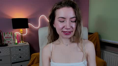 Mia online show from 11/06/25, 07:42