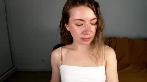Mia online show from 05/05/26, 06:43