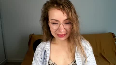 Mia online show from 07/16/26, 06:30