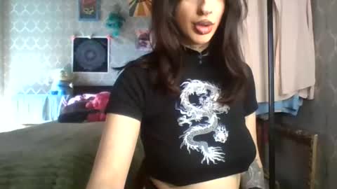 Mia online show from 06/24/26, 12:04