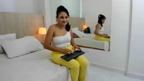 Mia Mercier online show from 06/11/26, 11:30