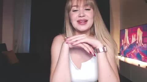 Mia online show from 06/19/26, 01:59