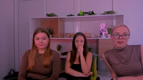 mia_moah online show from 10/21/25, 08:26