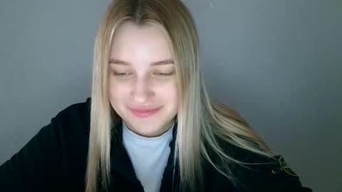 Mia online show from 09/12/25, 10:48