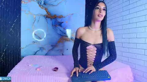 Mia online show from 09/11/25, 02:55