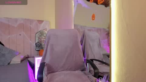 Snapshot of mia_mtnz02 chatting on 10/17/25, 11:07 mia_mtnz02 online show from 10/17/25, 11:07