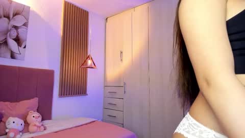Mia Nevaeh - follow me online show from 12/15/25, 09:30