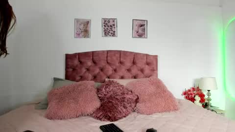 mia_nova5 online show from 06/07/26, 11:58