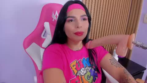 mia novoa online show from 07/21/26, 09:39