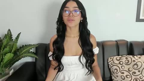 Snapshot of mia_petite72 chatting on 09/20/25, 09:38 mia_petite72 online show from 09/20/25, 09:38