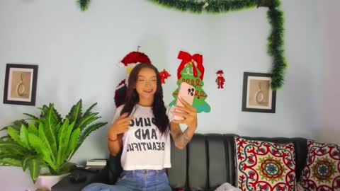 Snapshot of mia_petite72 chatting on 12/16/25, 09:53 mia_petite72 online show from 12/16/25, 09:53