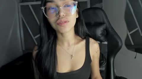 mia_petiteht online show from 07/23/26, 09:02
