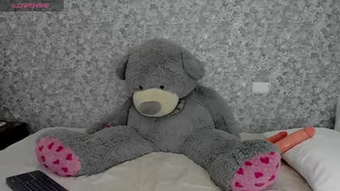Snapshot of mia_petithe chatting on 04/14/26, 02:39 Mia online show from 04/14/26, 02:39