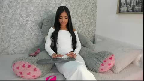 Snapshot of mia_petithe chatting on 05/26/26, 02:07 Mia online show from 05/26/26, 02:07