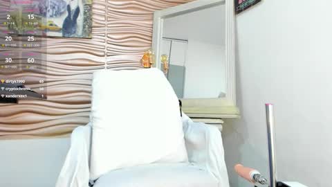 Snapshot of mia_pineda chatting on 02/15/26, 07:05 Mariana online show from 02/15/26, 07:05